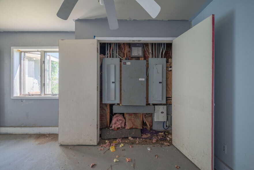 More Photos Of 841 Frances Ave, Neosho Flex For Sale