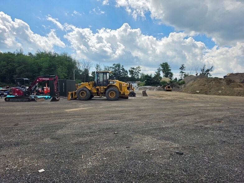 More Photos Of 944 Adams St, Abington Land For Lease