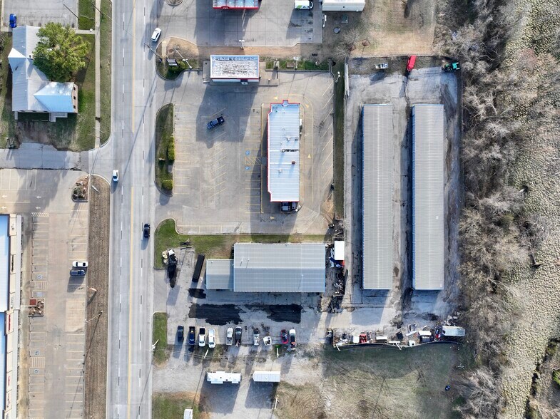 More Photos Of 1001 E Will Rogers Blvd, Claremore Auto Repair For Sale