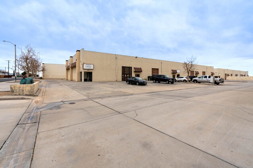 More Photos Of 39360 3rd St E, Palmdale Warehouse For Sale