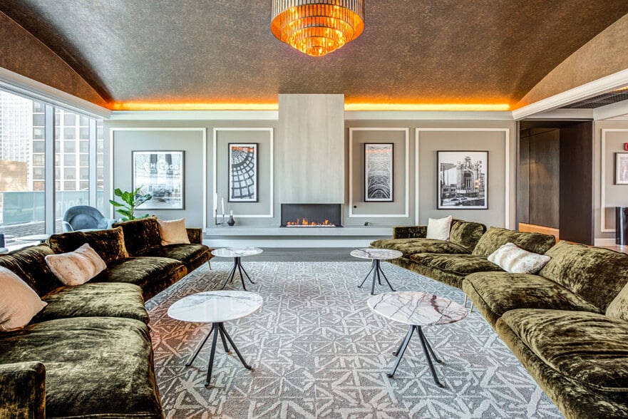 More Photos Of 811 W Agatite Ave, Chicago Apartments For Lease