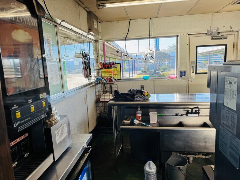 More Photos Of 305 N Broadway St, Poteau Restaurant For Sale