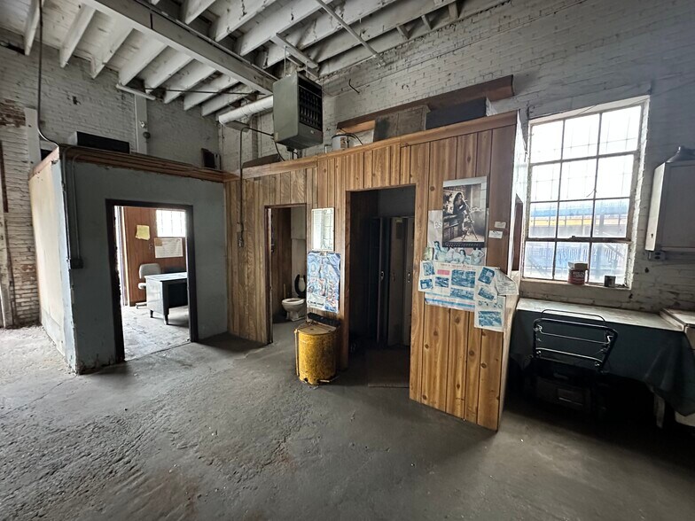 More Photos Of 1744 Indianapolis Blvd, Whiting Manufacturing For Sale