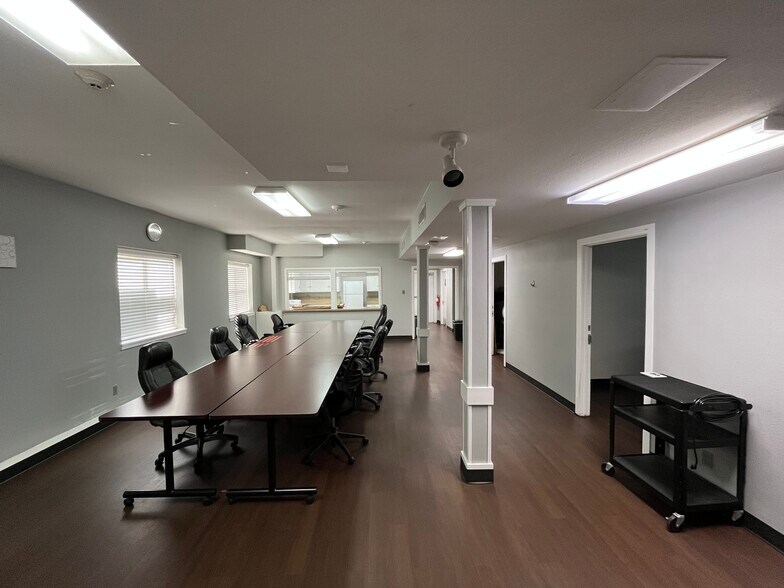 More Photos Of 2400 NW 24th St, Fort Worth Office For Sale