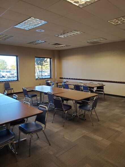 More Photos Of 4750 S Garnett Rd, Tulsa Office For Sale