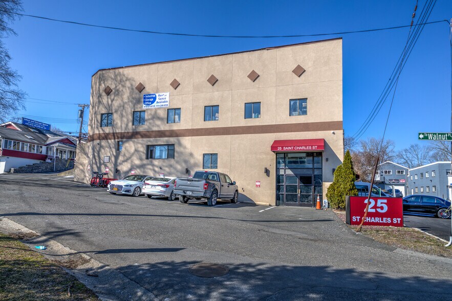 More Photos Of 25 Saint Charles St, Thornwood Distribution For Sale