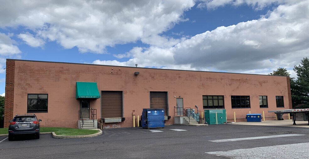 More Photos Of 654 Enterprise Dr, Royersford Light Distribution For Sale