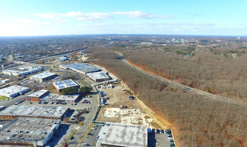 More Photos Of 80 Dupont St, Plainview Land For Lease