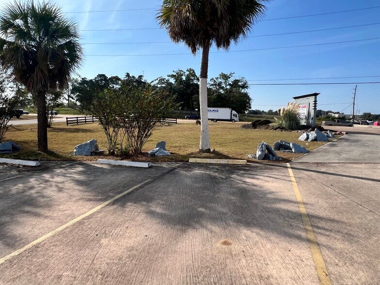 More Photos Of 10630 Commerce Row, Montgomery Restaurant For Lease