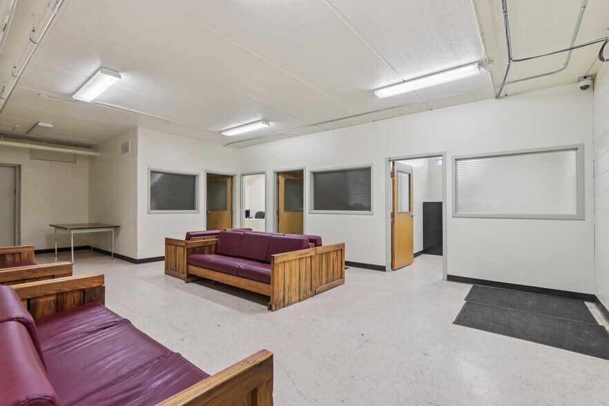 More Photos Of 1645 N 25th St, Milwaukee Office For Sale