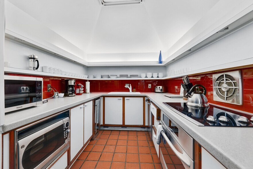 More Photos Of 410 E 6th St, Austin Loft Creative Space For Lease