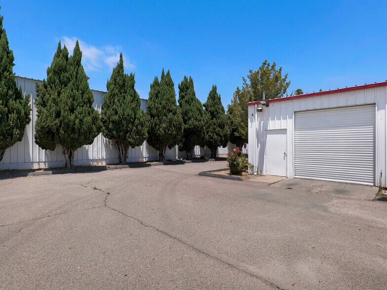 More Photos Of 2121 N Oxnard Blvd, Oxnard Auto Dealership For Lease