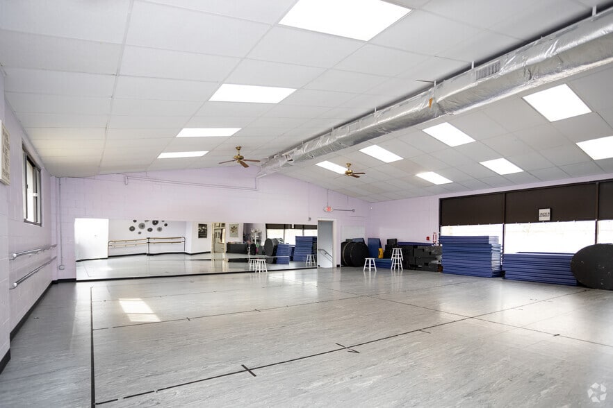 More Photos Of 10151-10155 Main St, Clarence Light Distribution For Sale