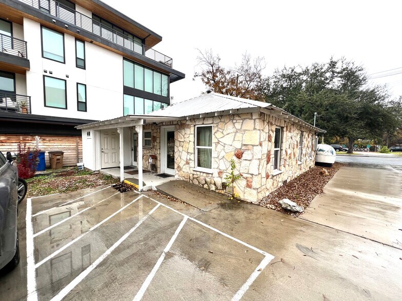 More Photos Of 1628 S 1st St, Austin Storefront Retail Residential For Sale