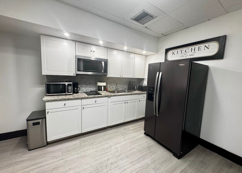 More Photos Of 120 W Carroll St, Kissimmee Warehouse For Sale