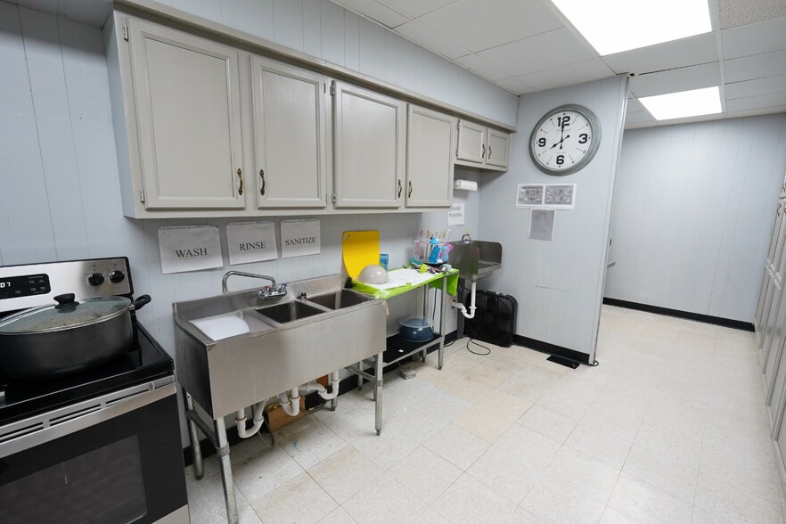More Photos Of 1800 Pope St, Beaumont Unknown For Lease