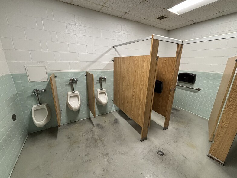 More Photos Of 504 N Ashe Ave, Dunn Warehouse For Sale