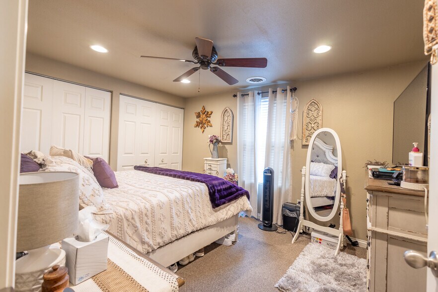 More Photos Of 701 I St, Bedford Warehouse For Sale