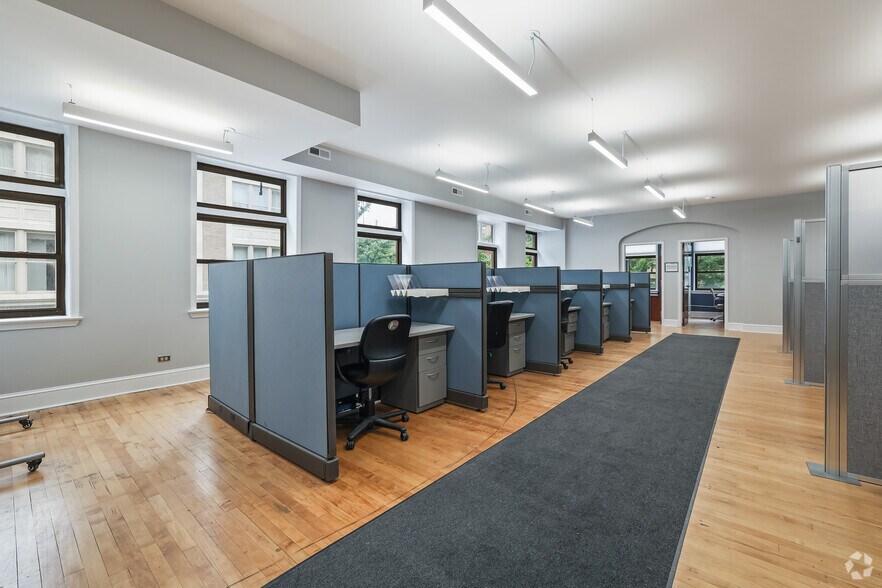 More Photos Of 424 E Grace St, Richmond Bank For Lease