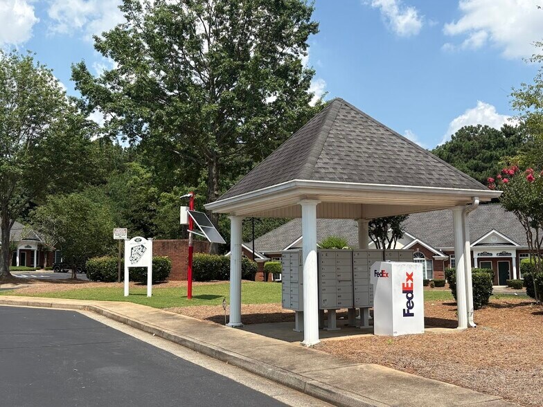 More Photos Of 1701-1704 Macy Dr, Roswell Office For Lease