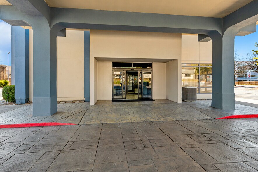 More Photos Of 500 W 29th St, North Little Rock Hotel For Sale