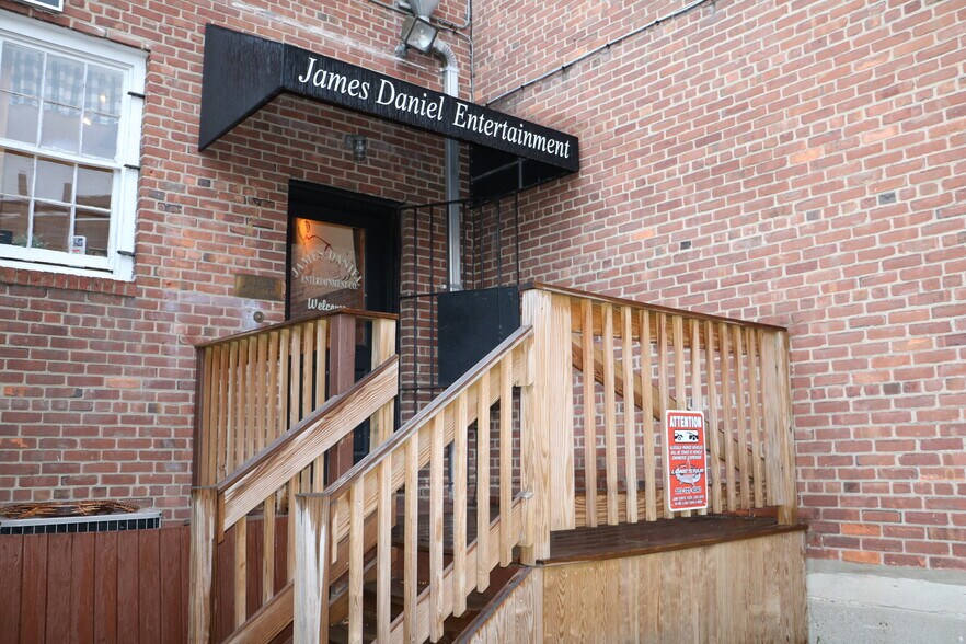 More Photos Of 125 Bedford St, Stamford Storefront For Lease
