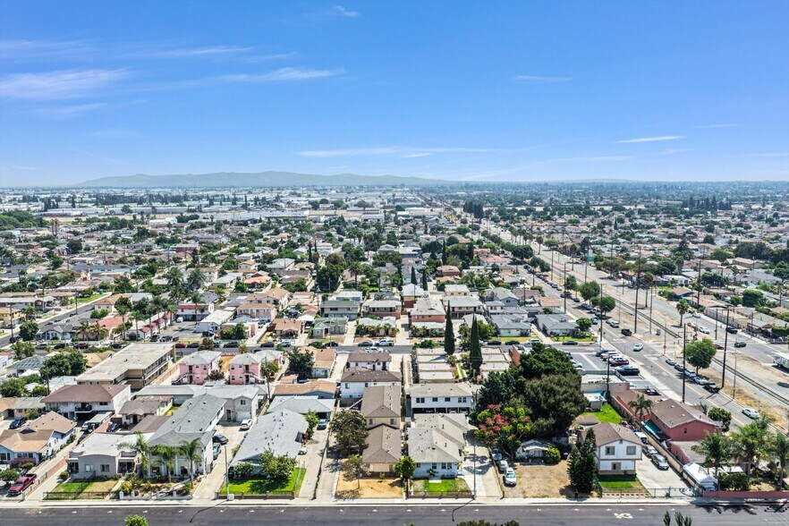 More Photos Of 6142 Vinevale Ave, Maywood Apartments For Sale