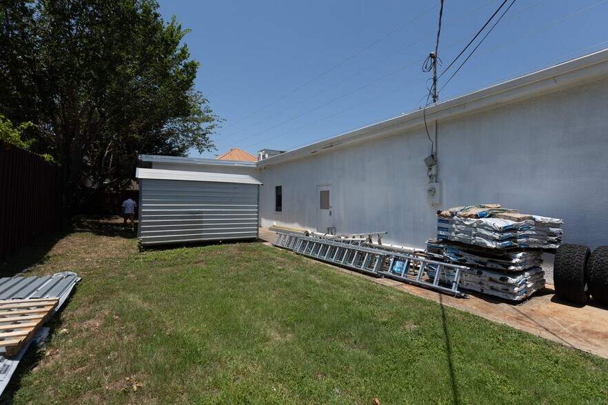 More Photos Of 706 Springdale Rd, Bedford Office For Sale