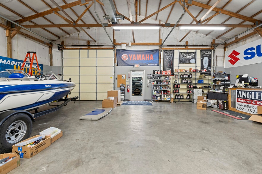 More Photos Of 4510 N Preston Hwy, Shepherdsville Showroom For Sale