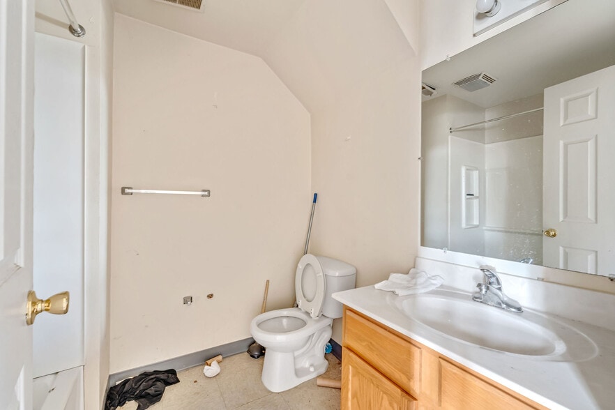 More Photos Of 139 State St, Camden Multifamily For Sale