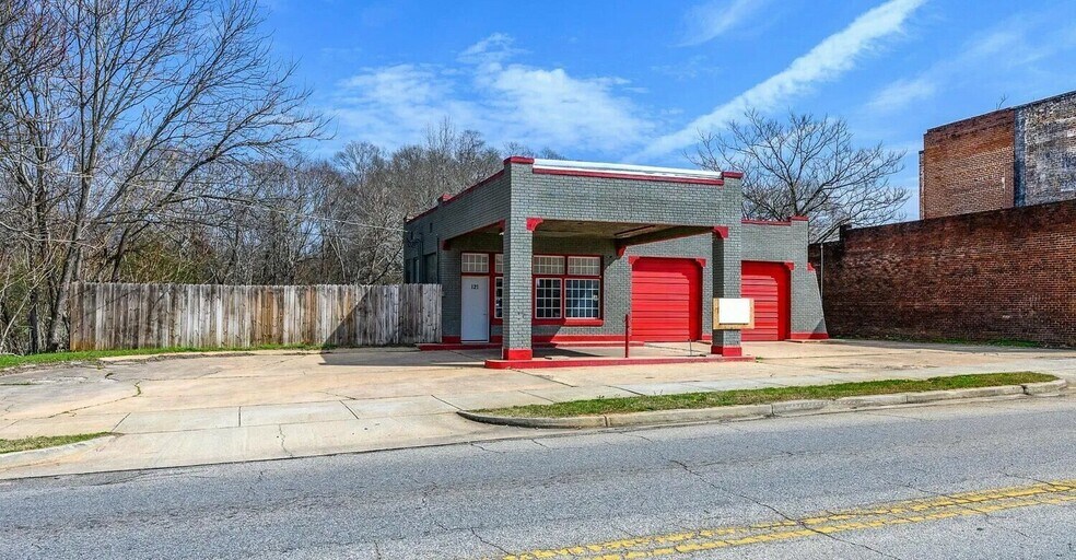 More Photos Of 121 N Main St, Belton General Retail For Sale