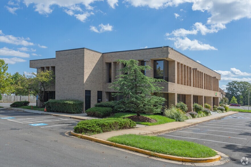 More Photos Of 4801 Forbes Blvd, Lanham Office For Sale