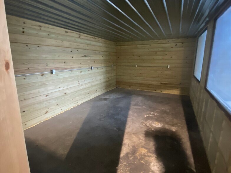 More Photos Of 405 Madison St, Rochester Light Distribution For Sale