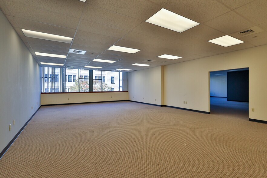 More Photos Of 1 E Broad St, Bethlehem Medical For Sale