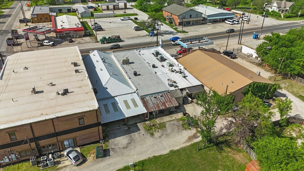 More Photos Of 206 W McCart St, Krum Storefront For Sale