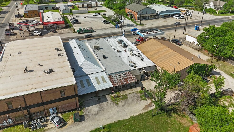 More Photos Of 206 W McCart St, Krum Storefront For Sale