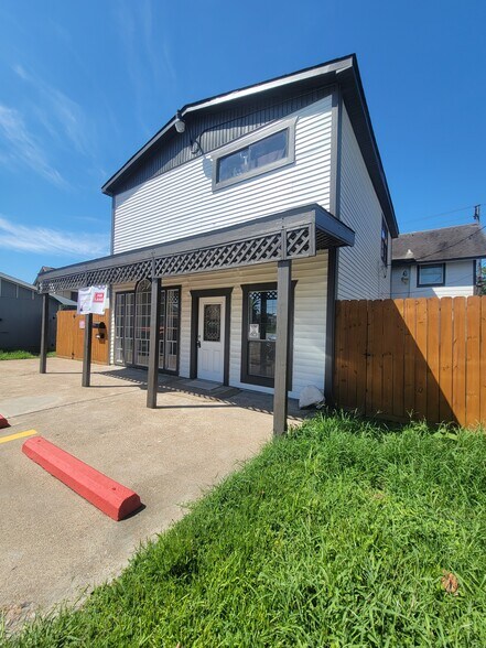 More Photos Of 2815 Market St, Baytown Office Residential For Lease