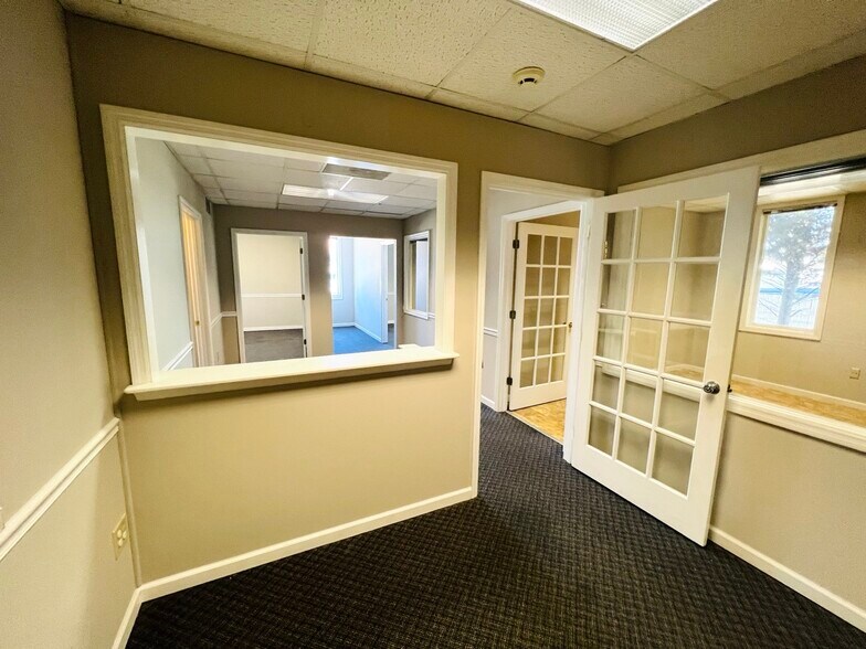 More Photos Of 252 Harry Lane Blvd, Knoxville Office For Sale
