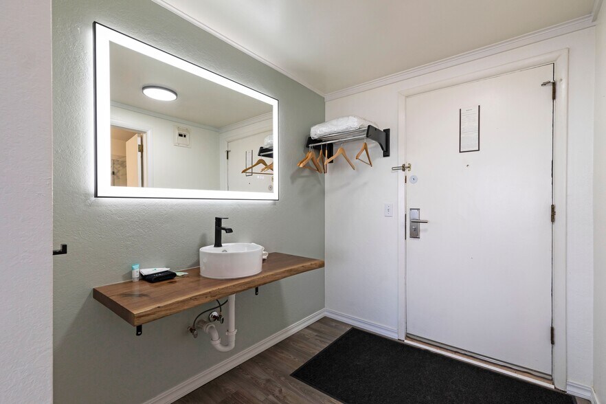 More Photos Of 49825 US Highway 93, Polson Hotel For Sale