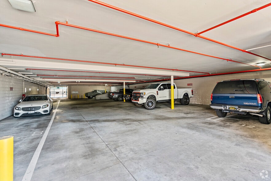 More Photos Of 1575 N Lake Ave, Pasadena Medical For Lease