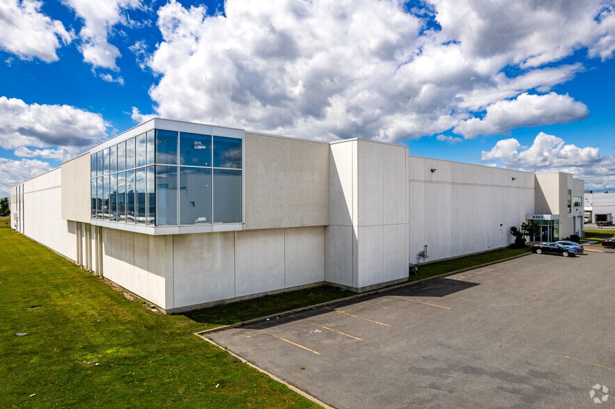 Primary Photo Of 9393 Boul Métropolitain E, Montréal Warehouse For Lease