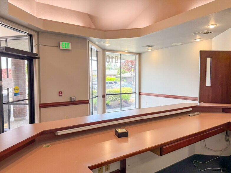 More Photos Of 910 S Scheuber Rd, Centralia Medical For Lease