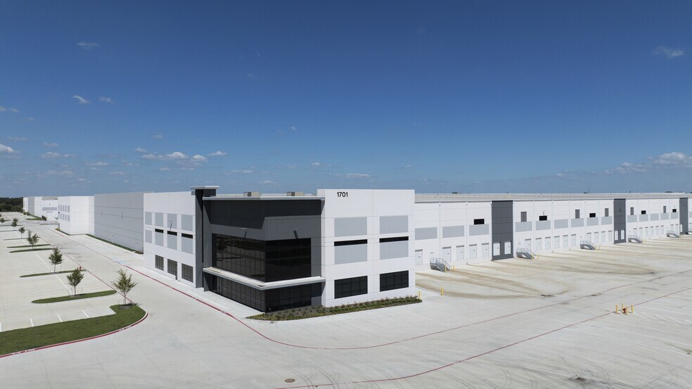 More Photos Of 1701 E Pleasant Pky, Wilmer Unknown For Lease