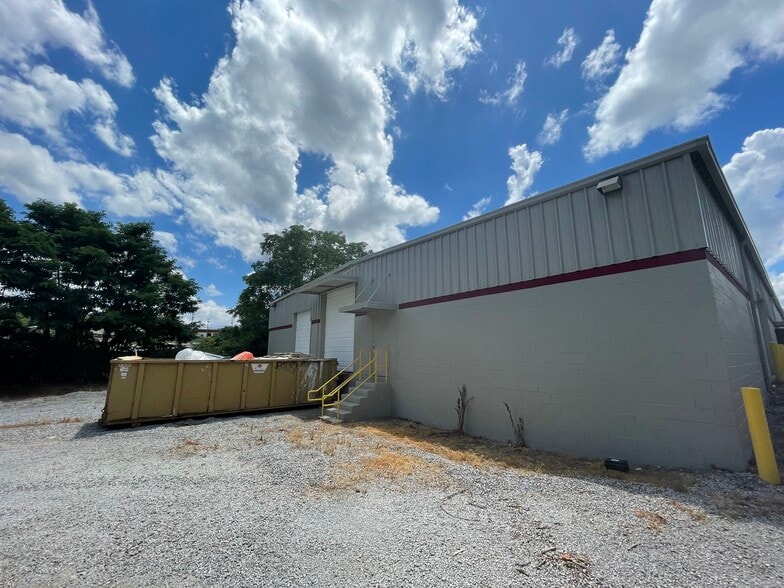 More Photos Of 1470 Poplar Ln, Nashville Service For Lease