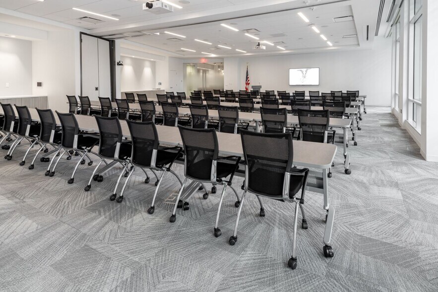 More Photos Of 2300 Wilson Blvd, Arlington Office For Lease