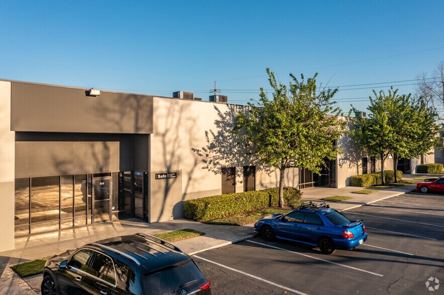 More Photos Of 3609 W MacArthur Blvd, Santa Ana Manufacturing For Lease
