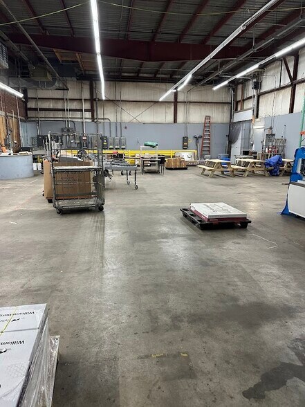 More Photos Of 10 Bartlett St, Allenstown Light Manufacturing For Lease