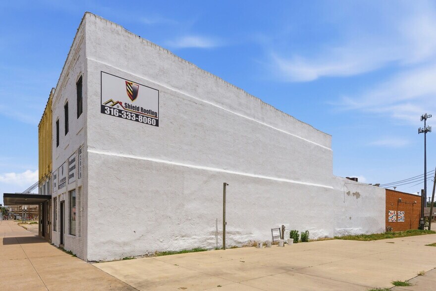 More Photos Of 302 N Main St, Newton Office Residential For Sale