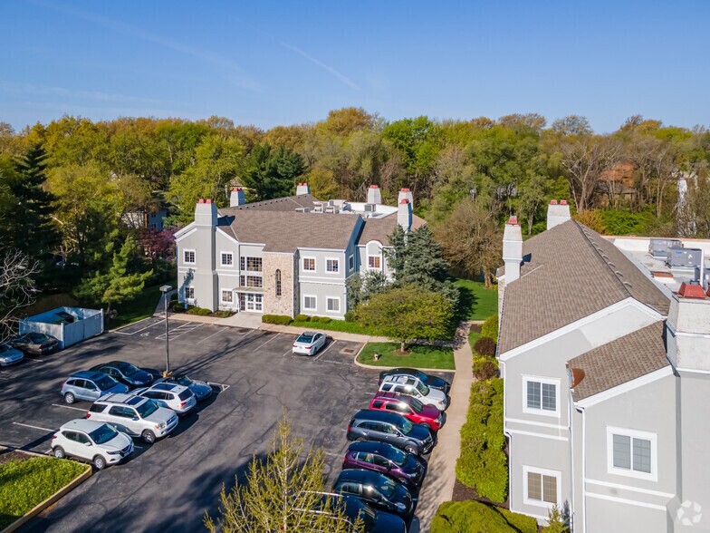 More Photos Of 8014 State Line Rd, Prairie Village Office For Lease