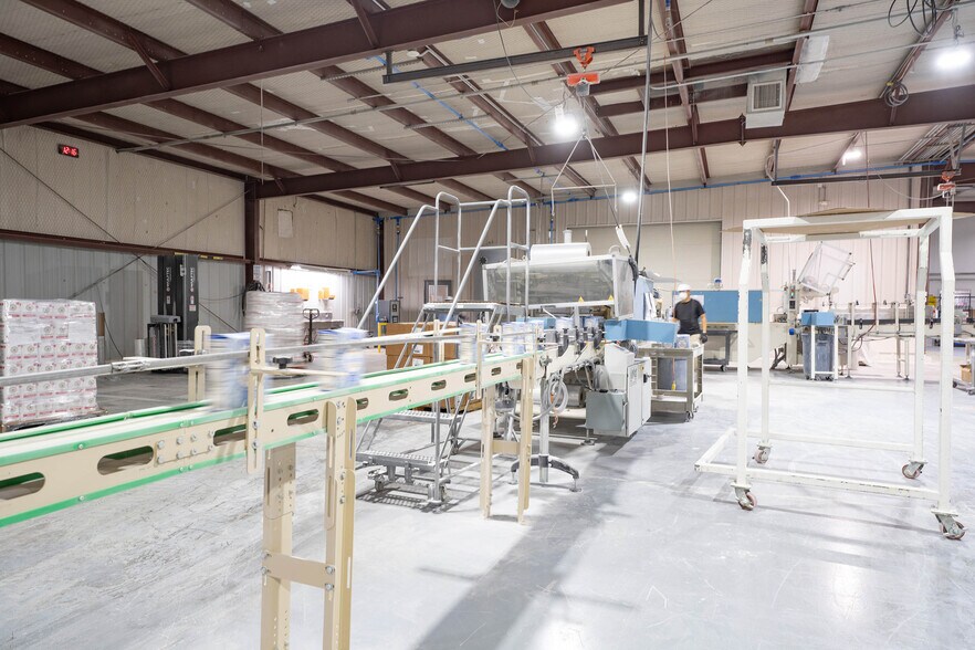 More Photos Of 225 Lawton Ave, Hereford Manufacturing For Sale